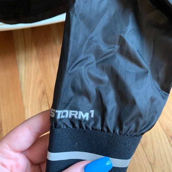 Under Armour Windbreaker - Picture 6 of 8